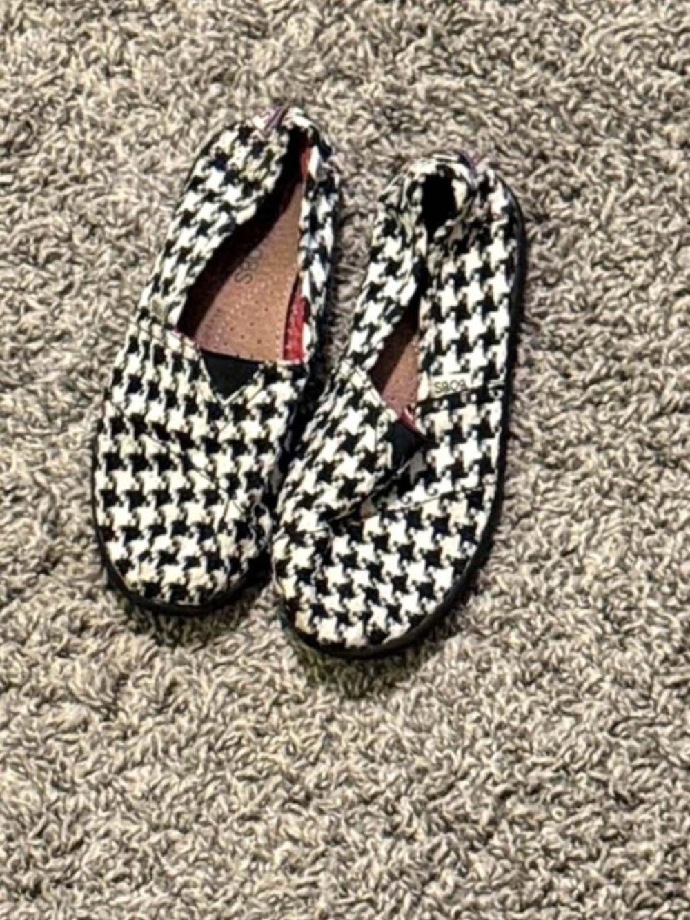 Houndstooth Flats in Black & White